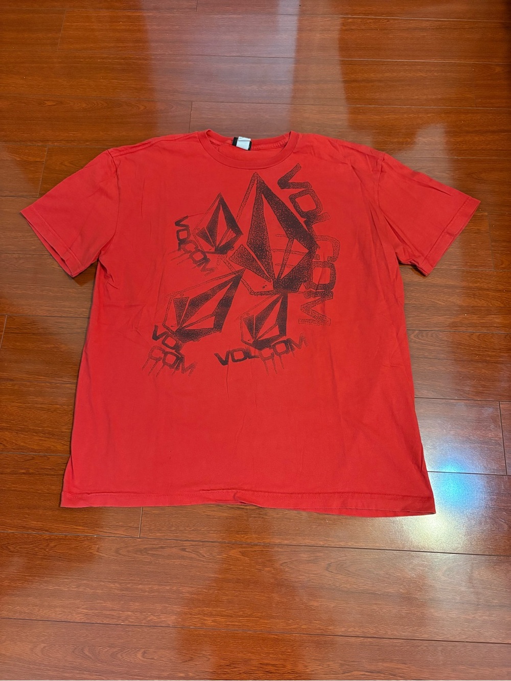 Men’s Y2K Volcom Graphic Short Sleeve Red Shirt Size XL